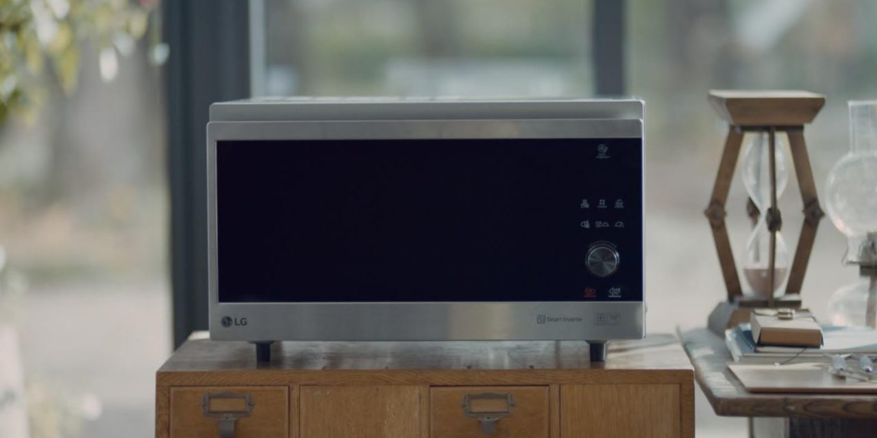 LG NEOCHEF™ MICROWAVE OFFERS THE PRECISION HEATING REQUIRED TO BAKE ELEGANT POTTERY