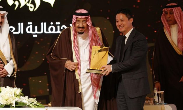 The Custodian of the Two Holy Mosques King Salman bin Abdulaziz honored Huawei with the First Place Prize of the King Khalid Responsible Competitiveness Award