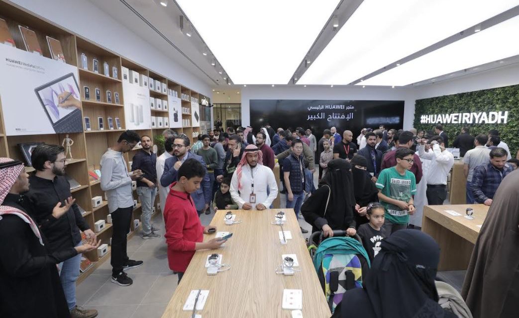 The new shopping experience drives consumers to visit Huawei Flagship Store in Riyadh