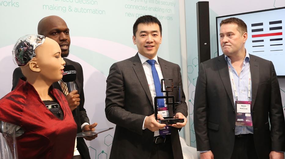 Huawei C-V2X E2E Solution Awarded the Best Mobile Technology for Automobile by GSMA