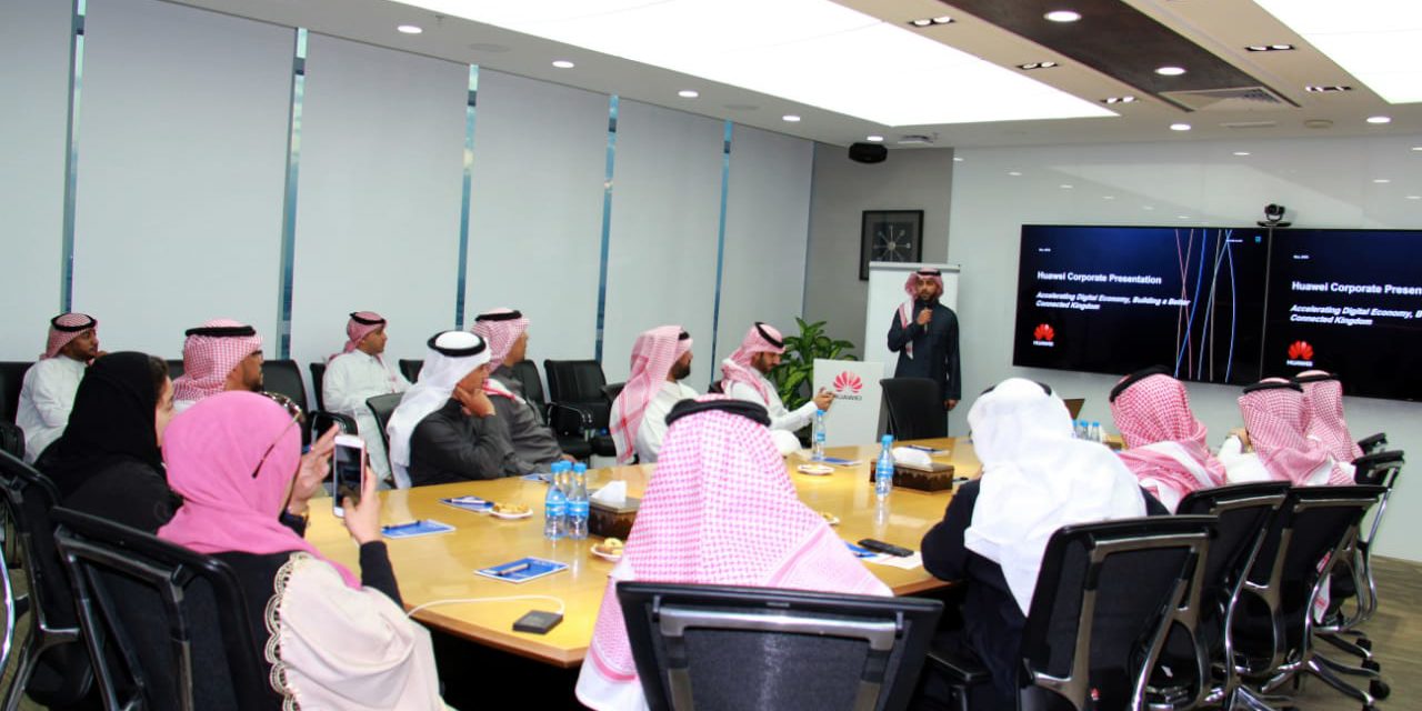 Gulf Public Relations and Media Group visits Huawei Center