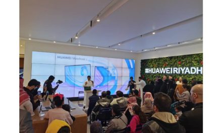 HUAWEI Celebrates First Day Sale of HUAWEI MateBook D Series at Huawei Flagship Store in Riyadh