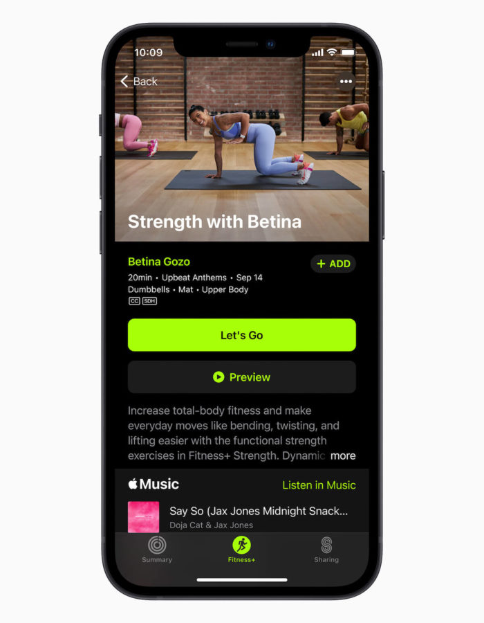 apple_fitness-plus-launch_workout-strength_12082020