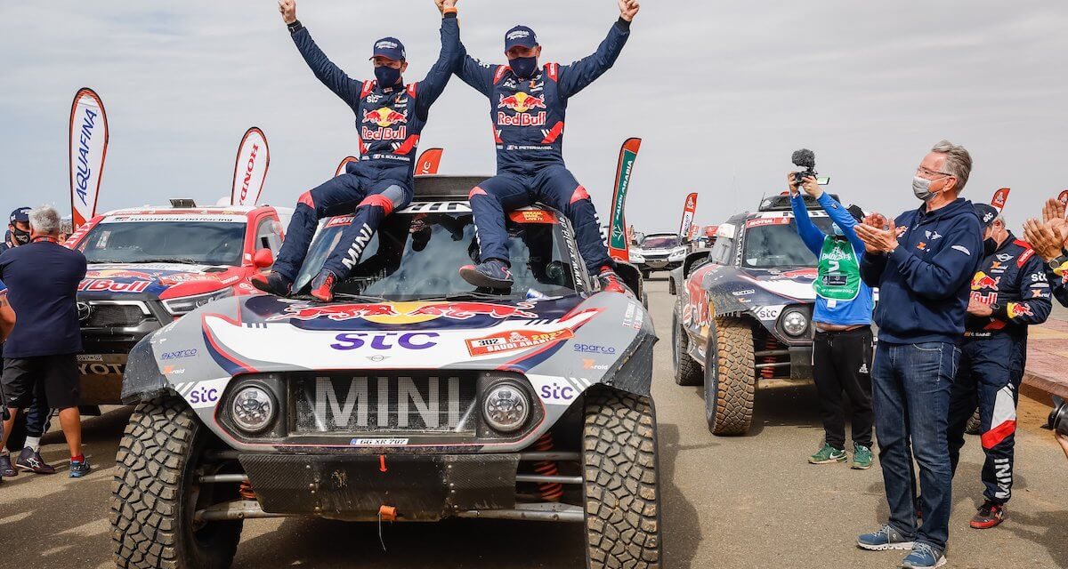Rally Dakar 2021 – Sixth overall win for MINI: Record winner Stéphane Peterhansel triumphs in his MINI JCW Buggy.