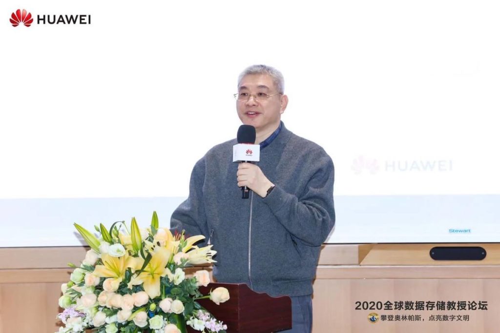 William Xu, member of Huawei's Board of Directors and director of its Institute of Strategic Research, speaking at the forum