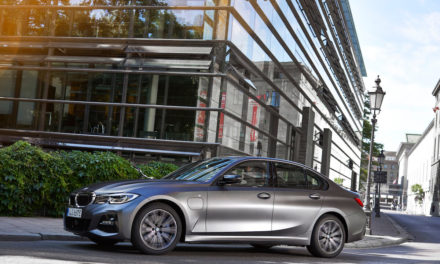 New entry-level models with plug-in hybrid drive for the BMW 3 Series and BMW 5 Series.