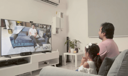 Distinguished footballer Salem Al-Dawsari surprises his fans by calling them through HUAWEI Vision S smart screen
