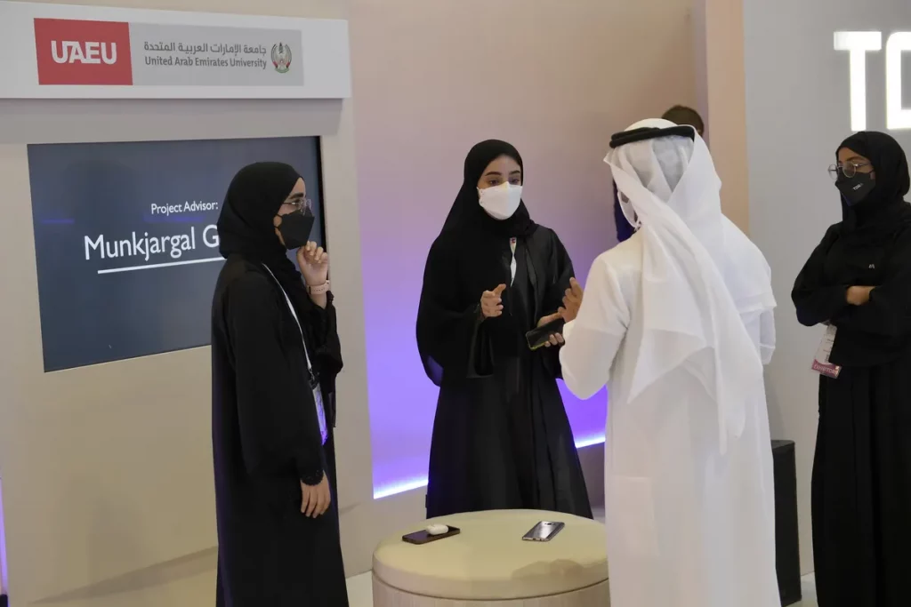 جامعة الإمارات تستعرض أحدث التقنيات والابتكارات لطلبتها في جيتكس 3_ssict_1200_800