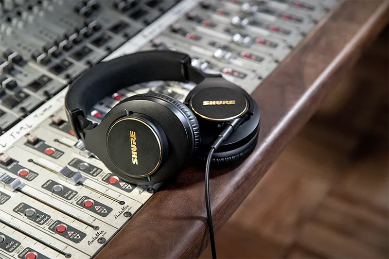 SHURE DEBUTS A FRESH, NEW LOOK AND EVEN BETTER SOUND FOR ITS AWARD-WINNING SRH840 AND SRH440 HEADPHONES