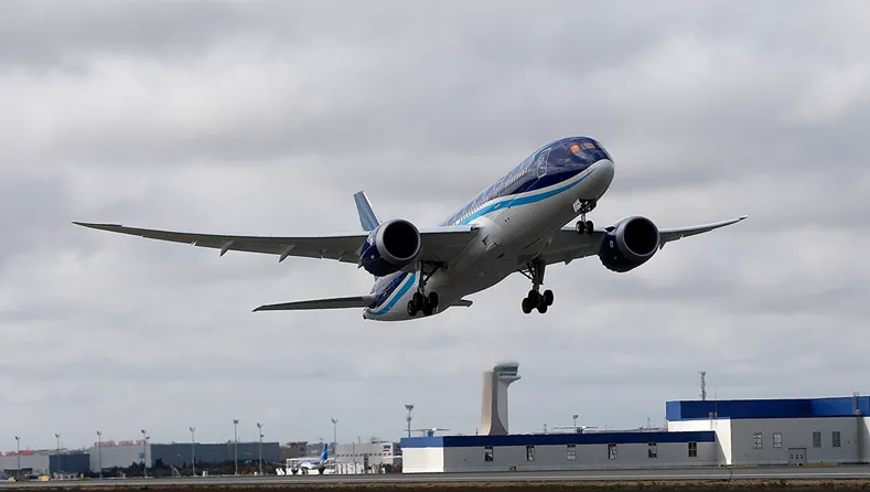 Azerbaijan Airlines Upgrades Its Fleet on Dubai-Baku Flights