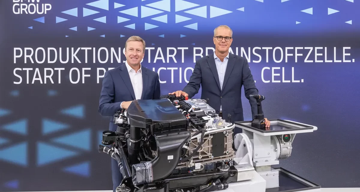 BMW Group commences in-house production of fuel cells for BMW iX5 Hydrogen in Munich.
