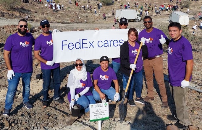 <strong>FedEx team members participate in tree planting to make the UAE a greener place</strong>