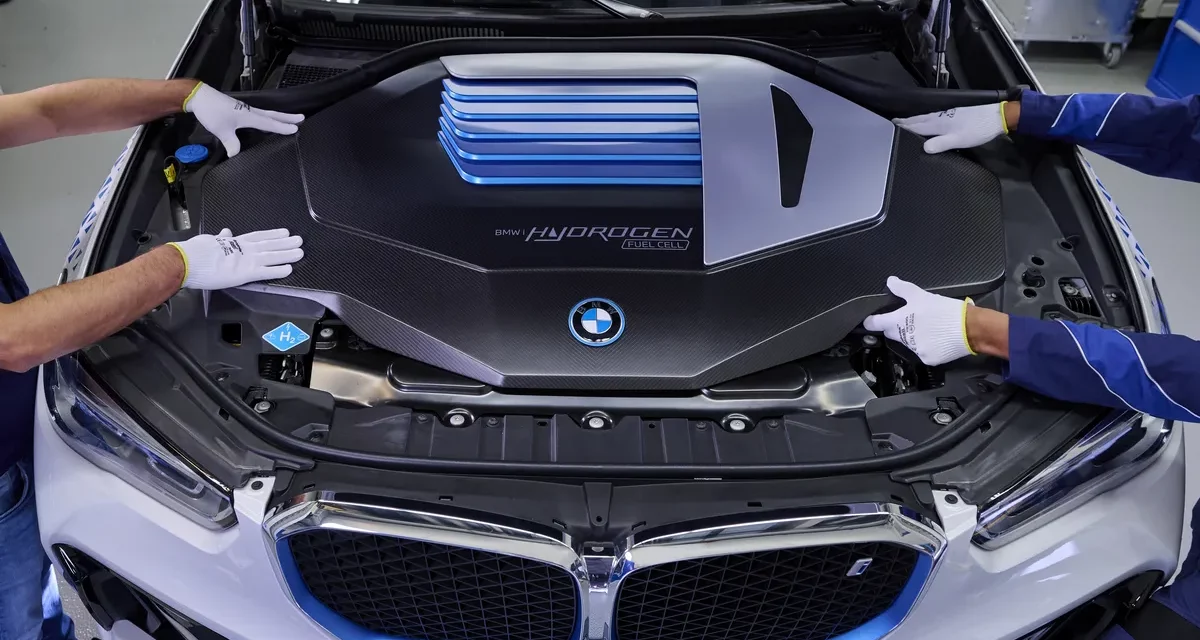 <strong>BMW Group commences production of small-series hydrogen-powered model, with a test fleet scheduled for the Middle East.</strong>