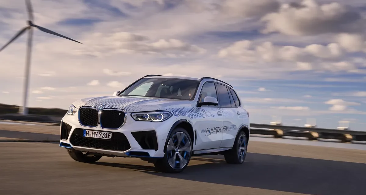 <strong>BMW iX5 Hydrogen pilot fleet arrives in the Middle East.</strong>