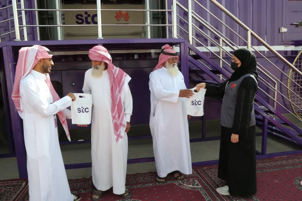 stc's Smart Bus concludes its first phase in Riyadh after enhancing digital literacy among the elderly4_ssict_1200_800