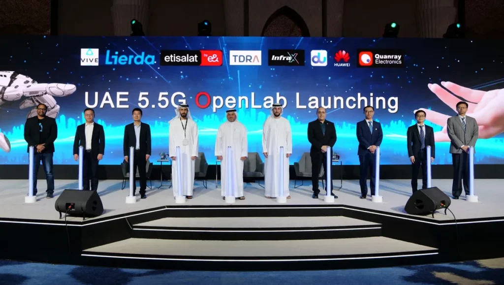 Led by the UAE TDRA, etisalat by e&, du, infraX, Quanray, HTC, Lierda, and Huawei jointly launched the 5.5G OpenLab_ssict_1200_679