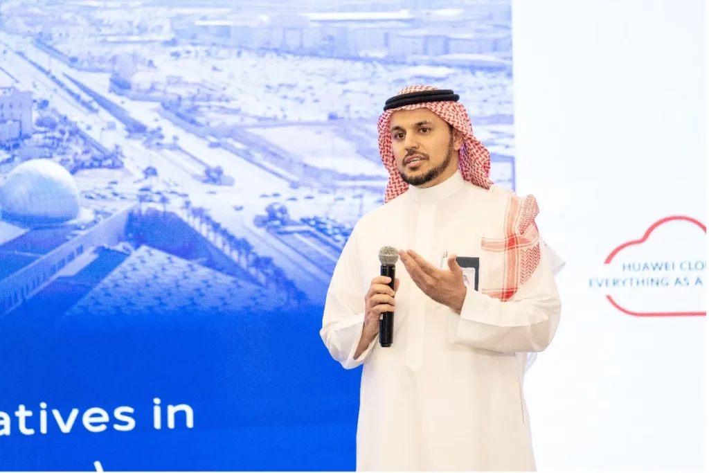 Saudi Arabia MISA, CST, and Huawei Cloud Jointly Hold an Automotive Forum, Helping Chinese OEMs Take Root in Saudi Arabia4_ssict_1200_800