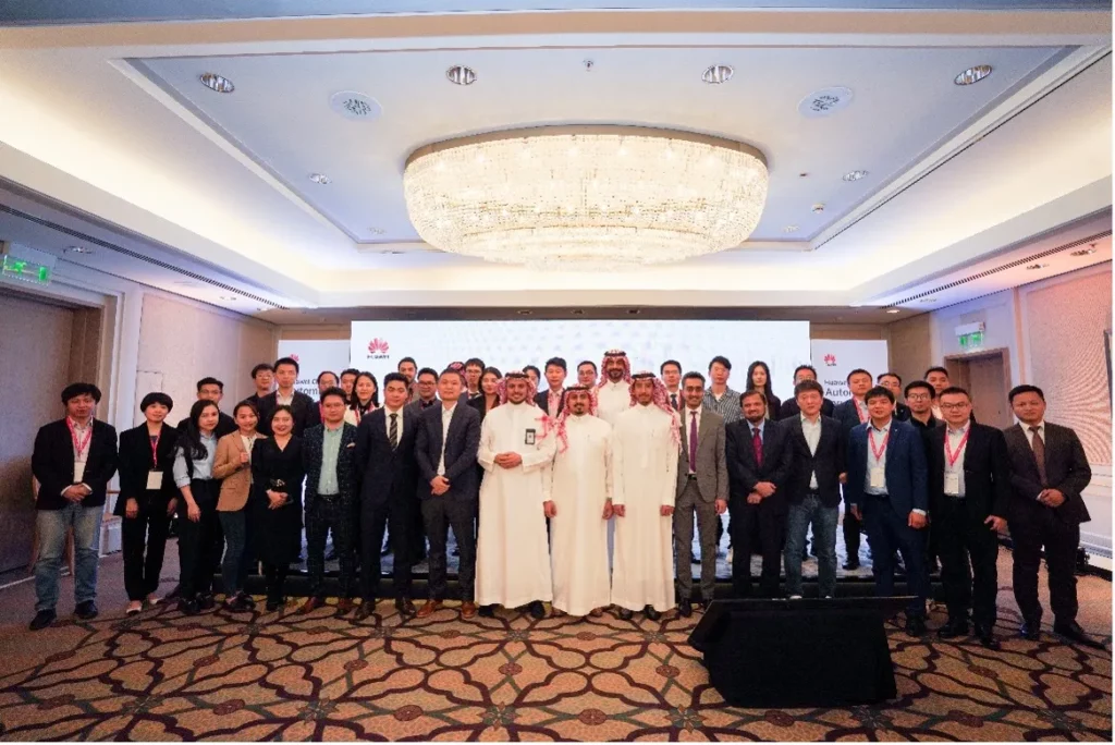 Saudi Arabia MISA, CST, and Huawei Cloud Jointly Hold an Automotive Forum, Helping Chinese OEMs Take Root in Saudi Arabia5_ssict_1167_779